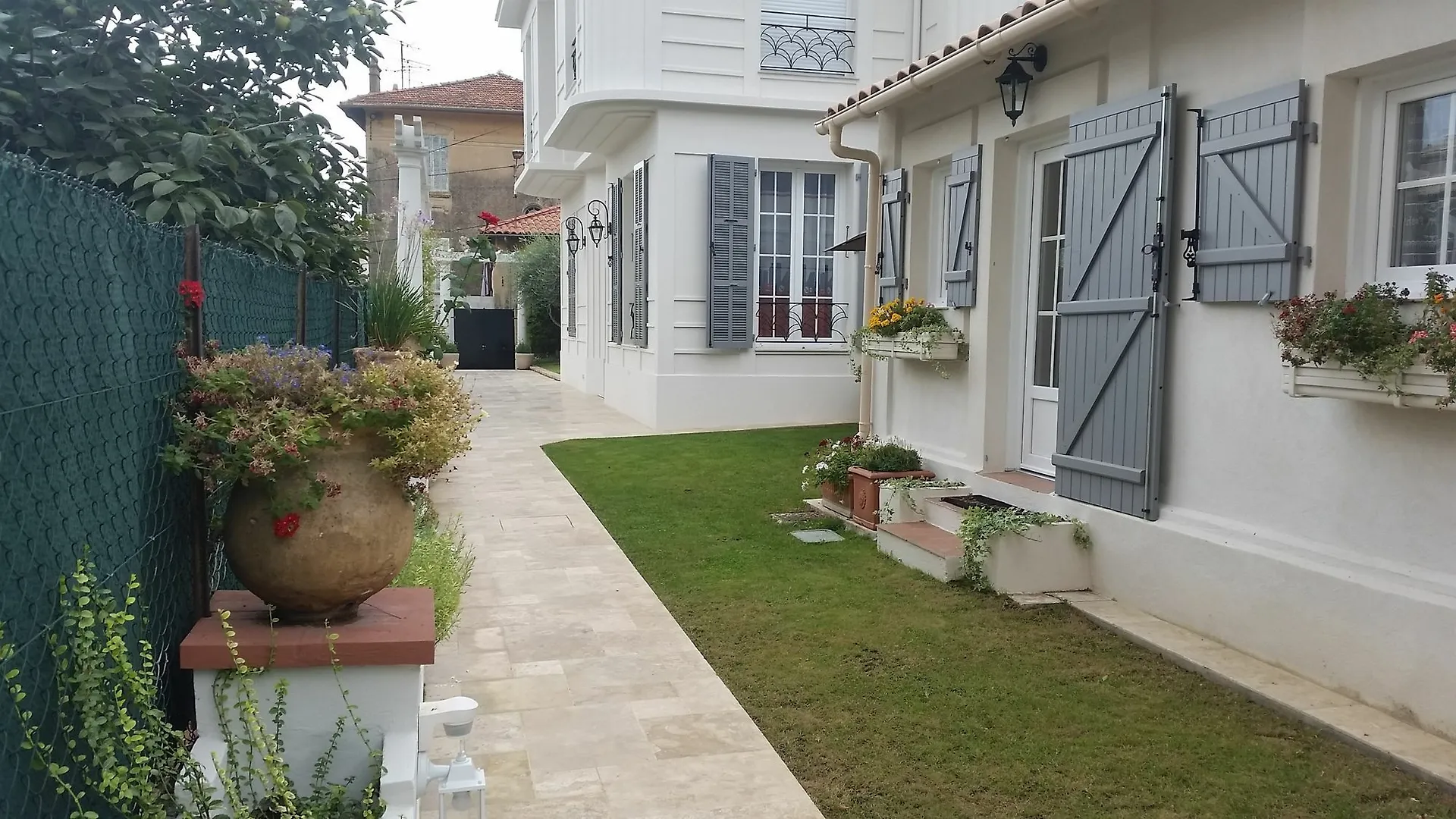 B&B Villa Blanche Cannes 4*,