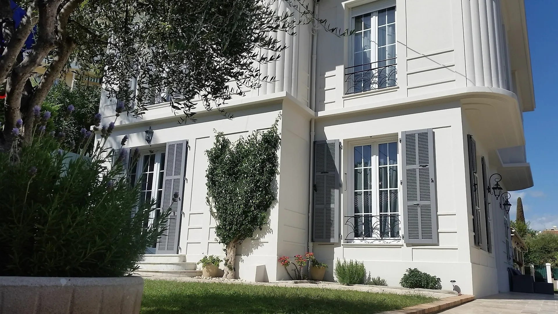 B&B Villa Blanche Cannes Bed & Breakfast