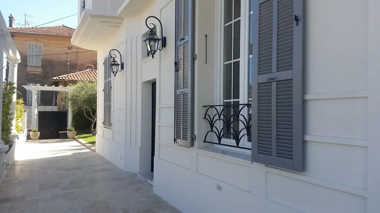 B&B Villa Blanche Κάννες Bed and Breakfast